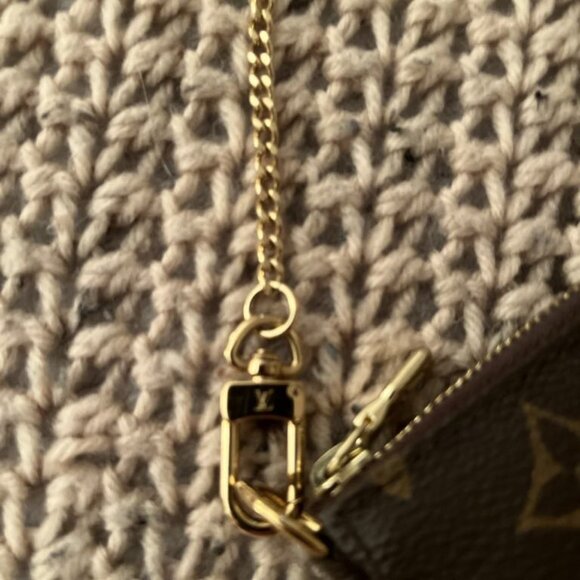 Louis Vuitton Mini Pochette Monogram - Picture 4 of 10